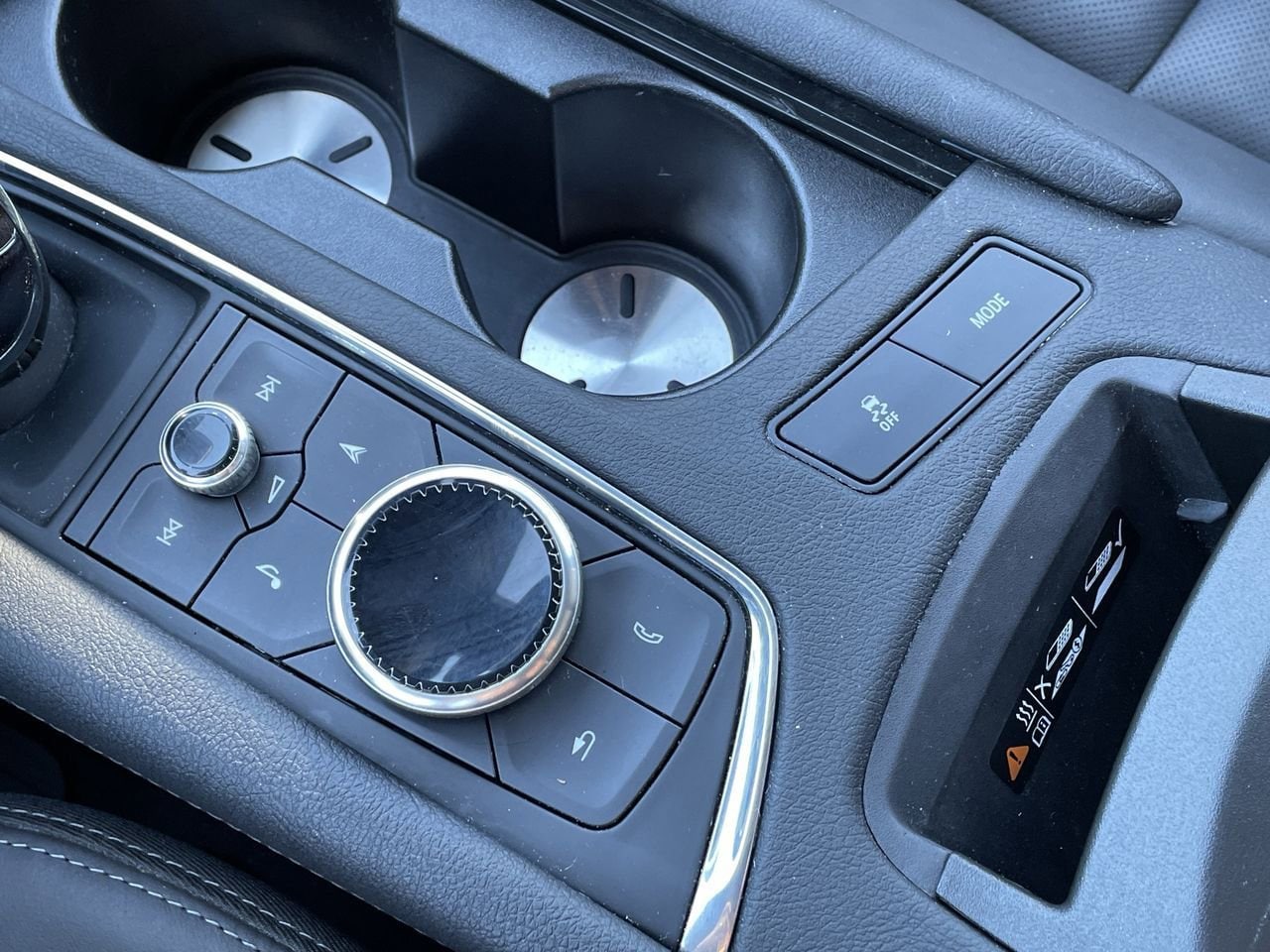 Thumbnail: 2024 Cadillac XT5 - 31