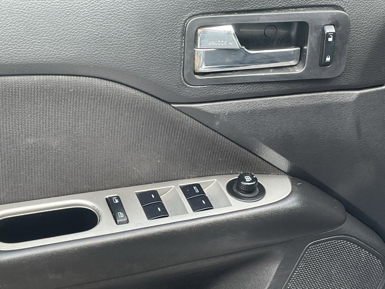 Thumbnail: 2010 Ford Fusion - 30