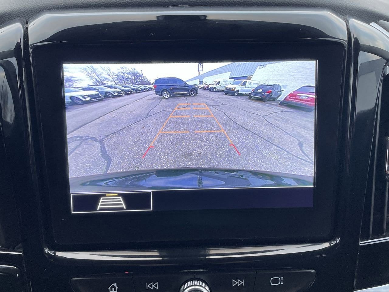 Thumbnail: 2021 Chevrolet Traverse - 25