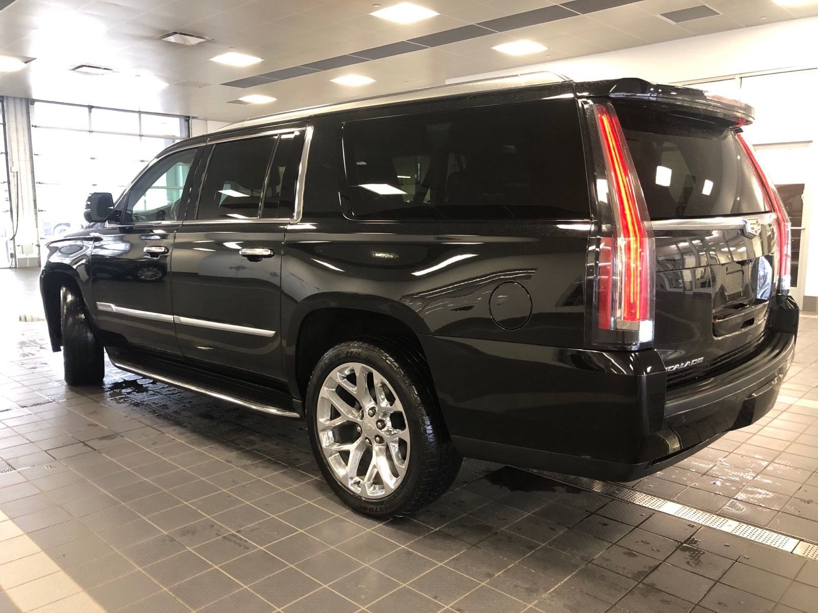 Thumbnail: 2020 Cadillac Escalade - 5