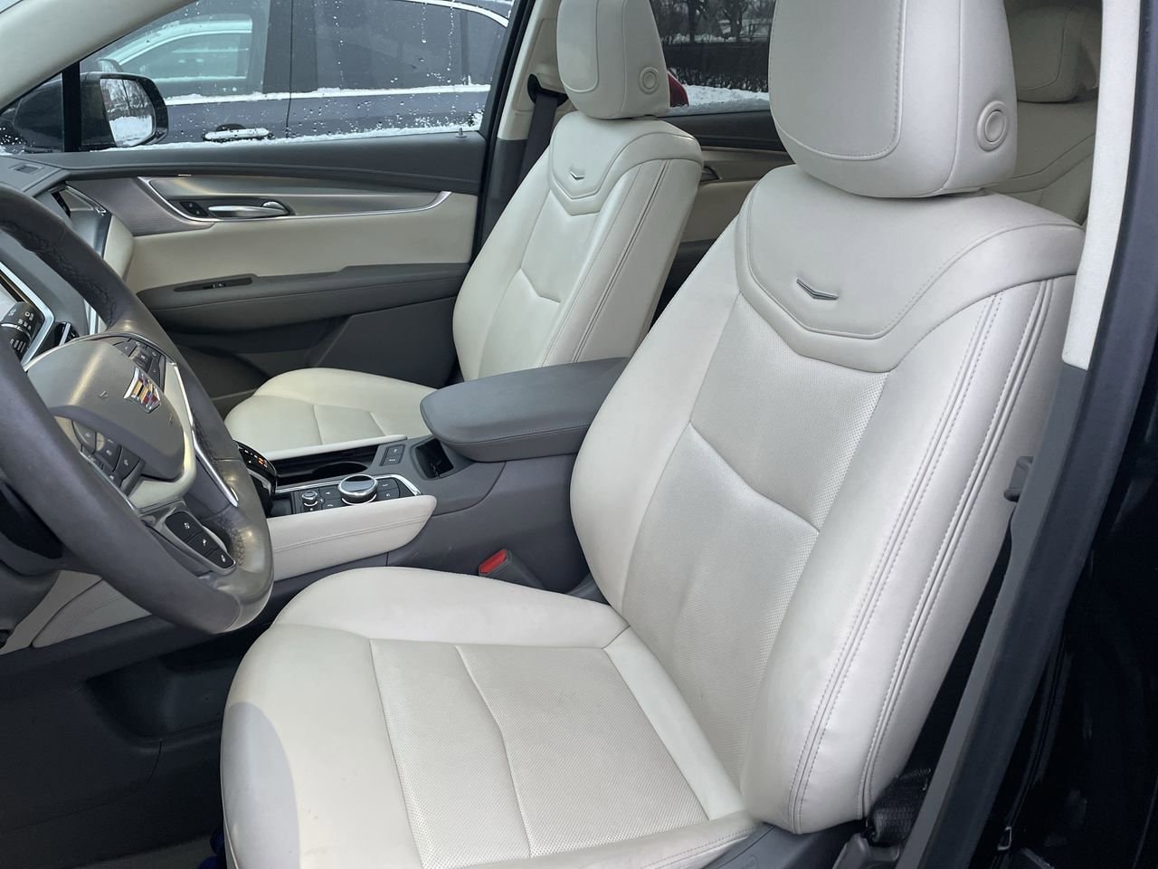 Thumbnail: 2023 Cadillac XT5 - 12