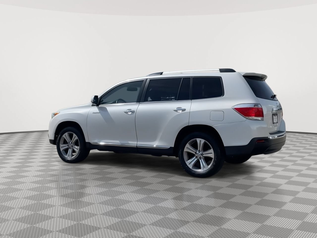Thumbnail: 2013 Toyota Highlander - 5