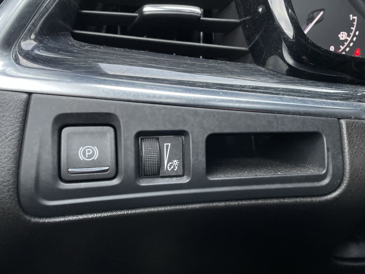 Thumbnail: 2023 Cadillac XT5 - 30