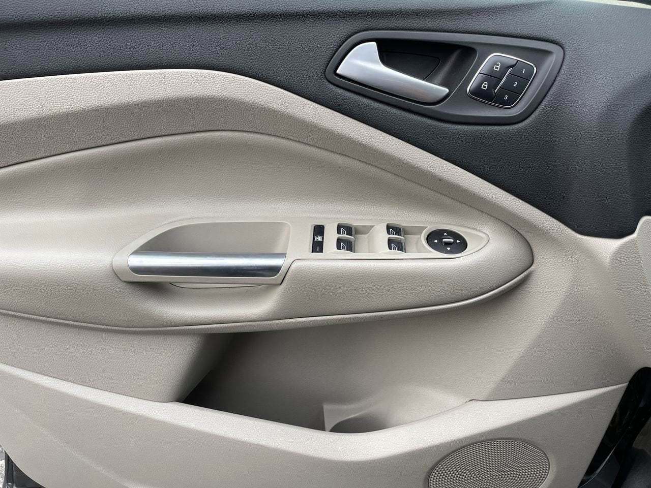 Thumbnail: 2016 Ford Escape - 32