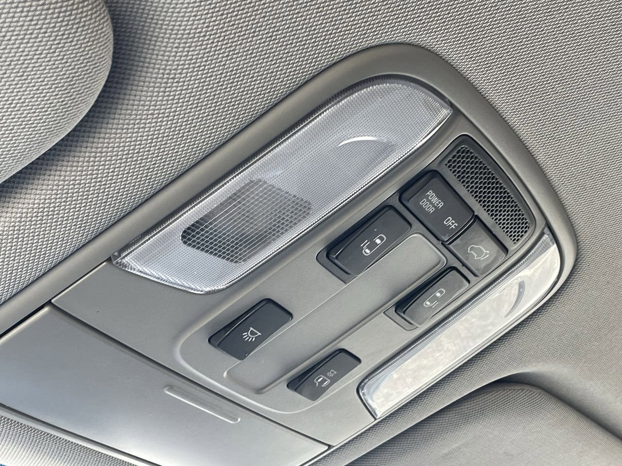 Thumbnail: 2016 Kia Sedona - 32