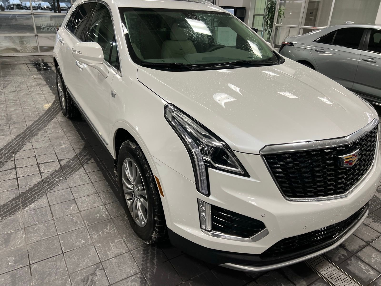 Thumbnail: 2023 Cadillac XT5 - 4