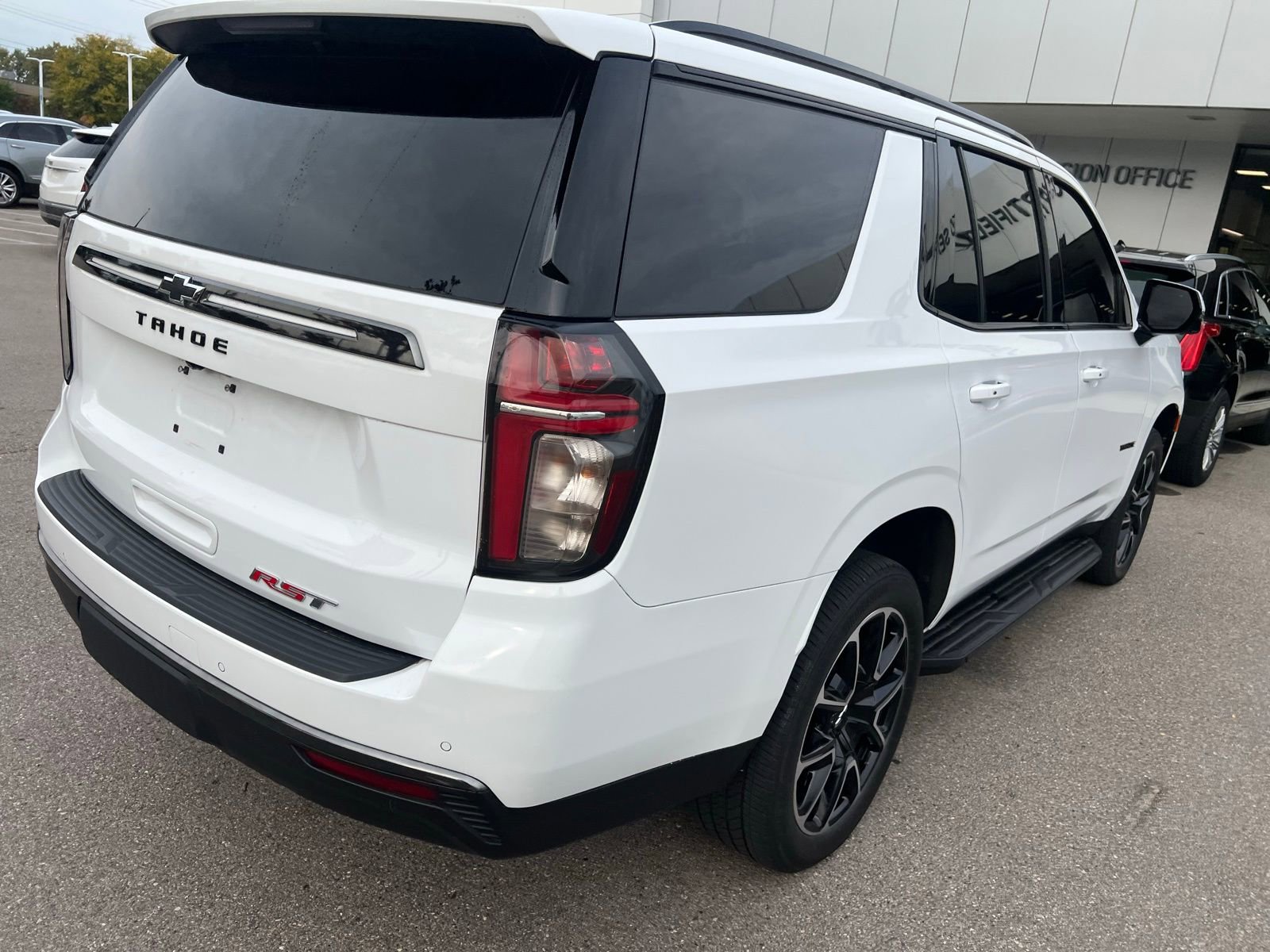 Thumbnail: 2022 Chevrolet Tahoe - 3