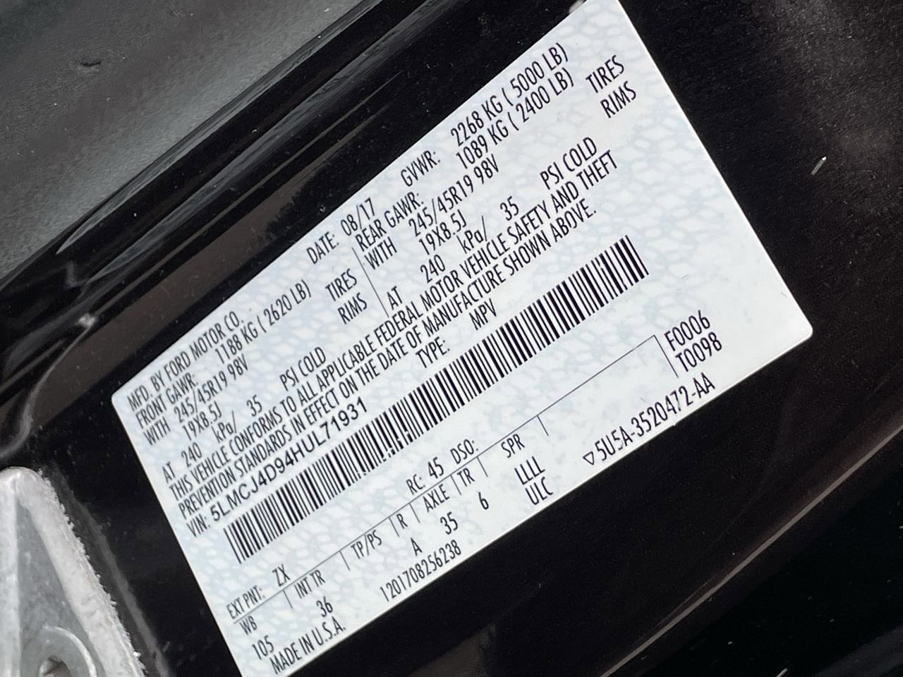 Thumbnail: 2017 Lincoln MKC - 35