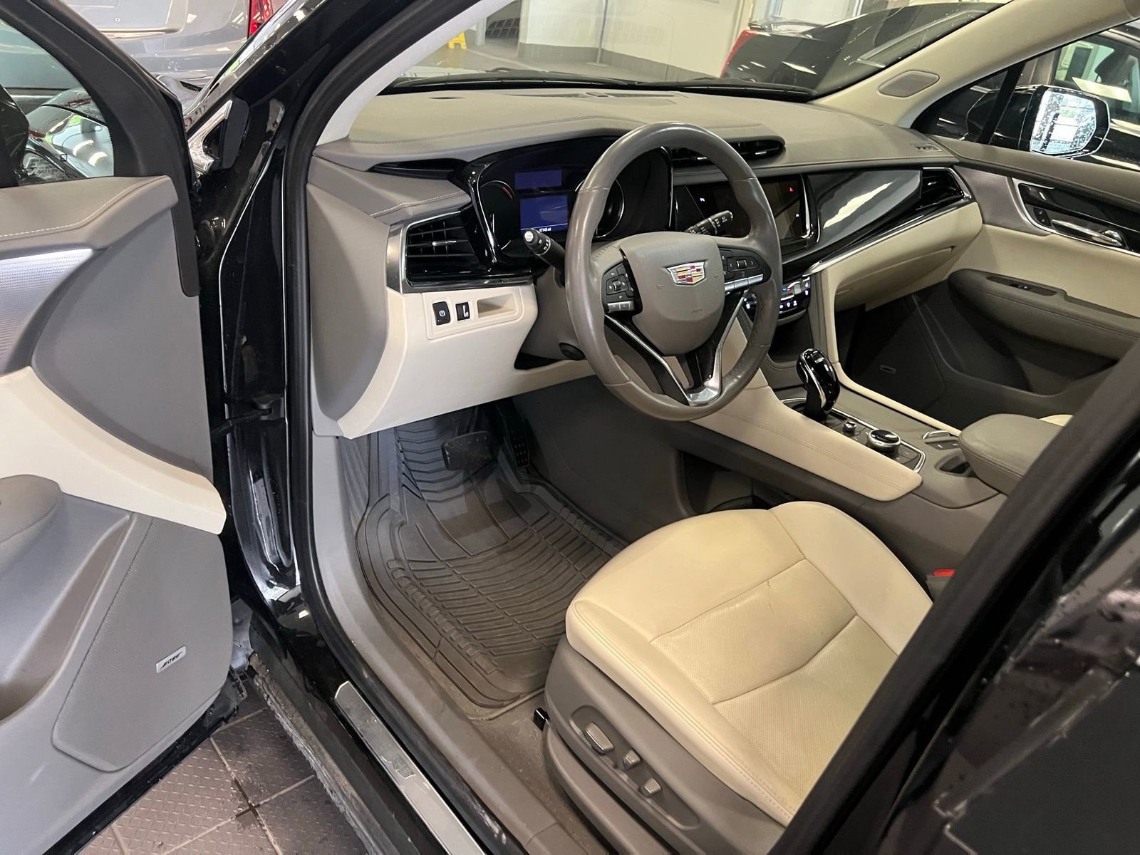 Thumbnail: 2023 Cadillac XT6 - 5