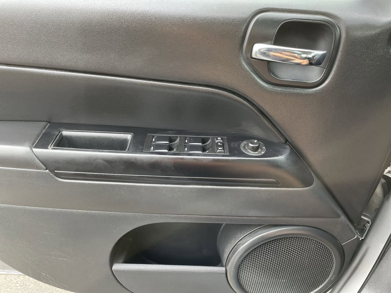 Thumbnail: 2016 Jeep Patriot - 28