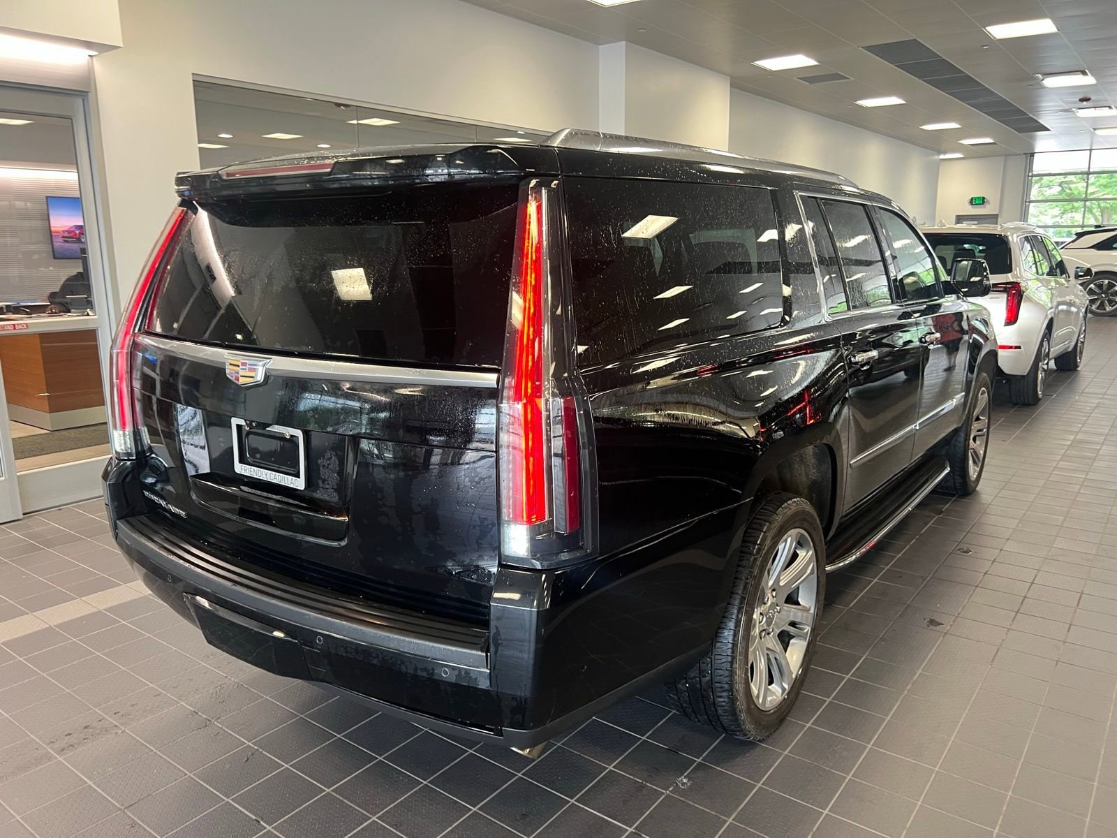 Thumbnail: 2018 Cadillac Escalade - 3