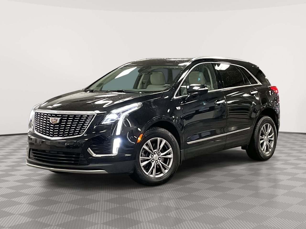 Thumbnail: 2023 Cadillac XT5 - 1