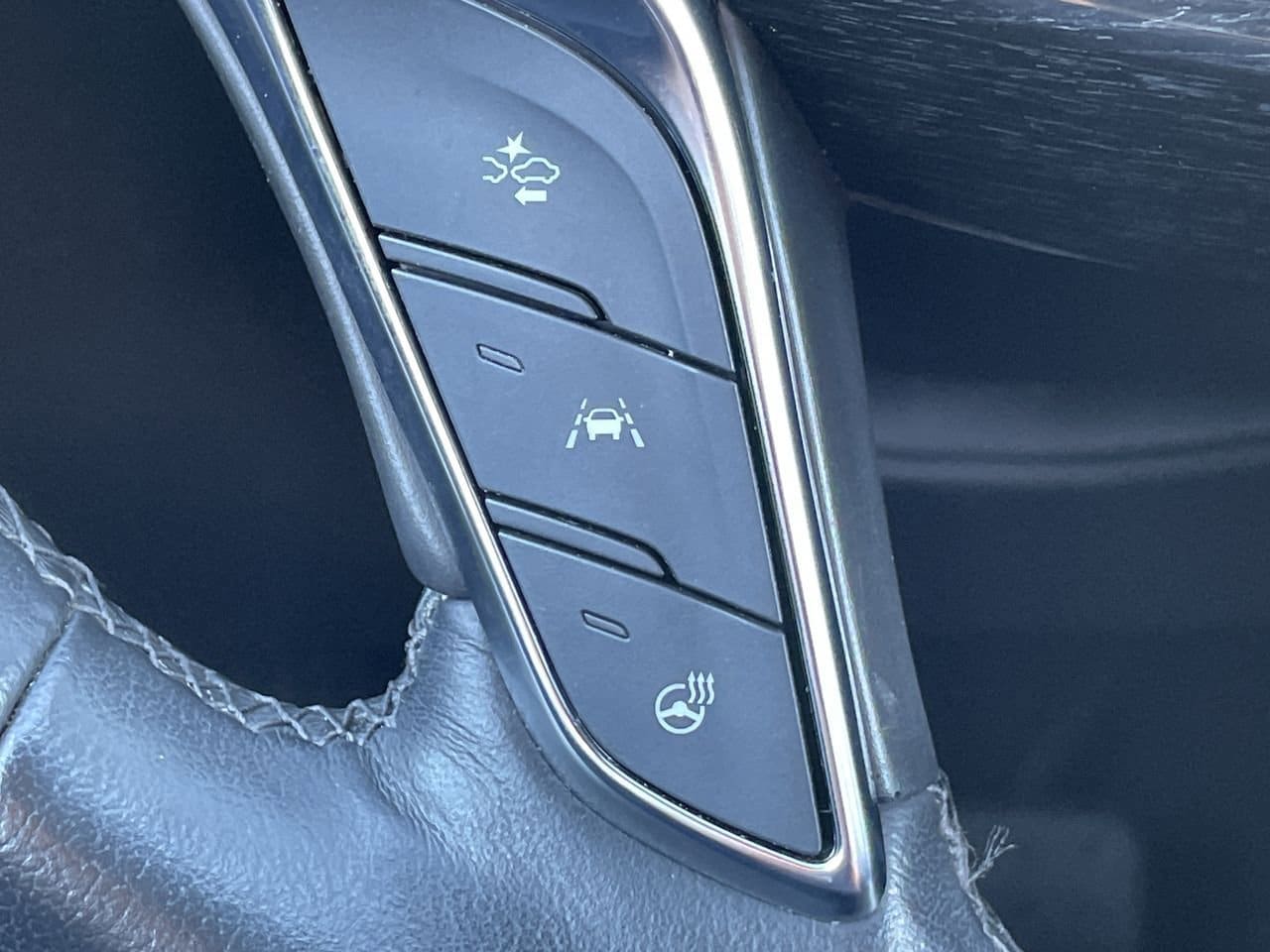 Thumbnail: 2023 Cadillac XT5 - 24