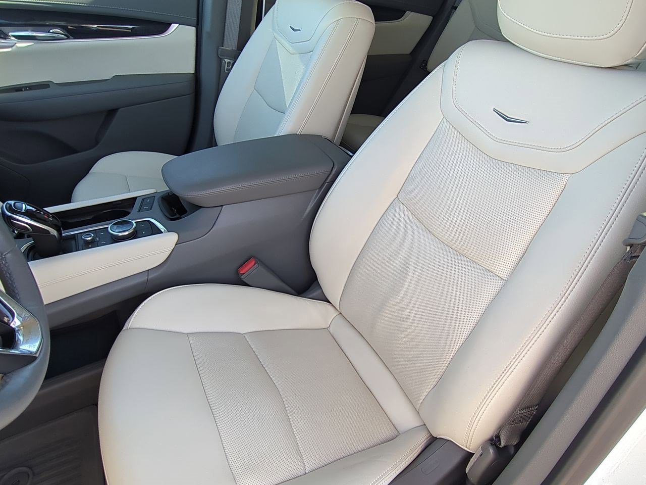 Thumbnail: 2024 Cadillac XT6 - 15