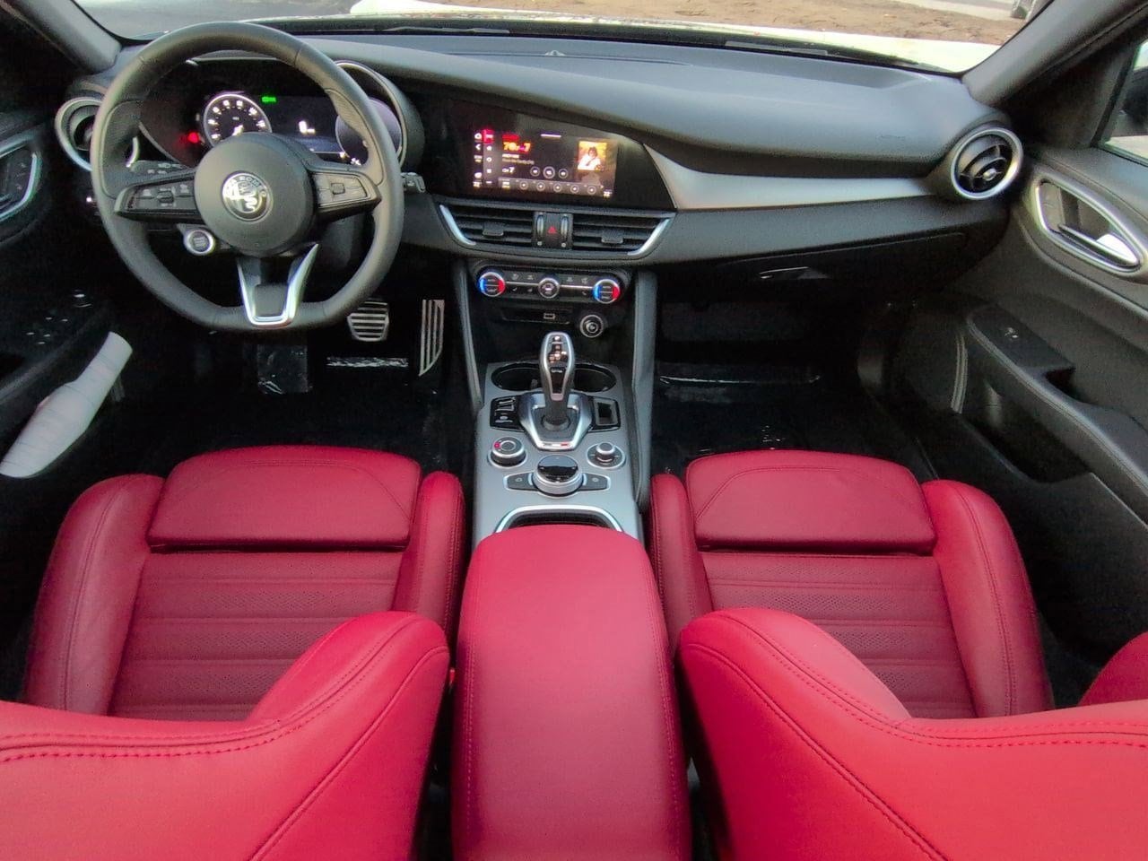 Thumbnail: 2024 Alfa Romeo Giulia - 14