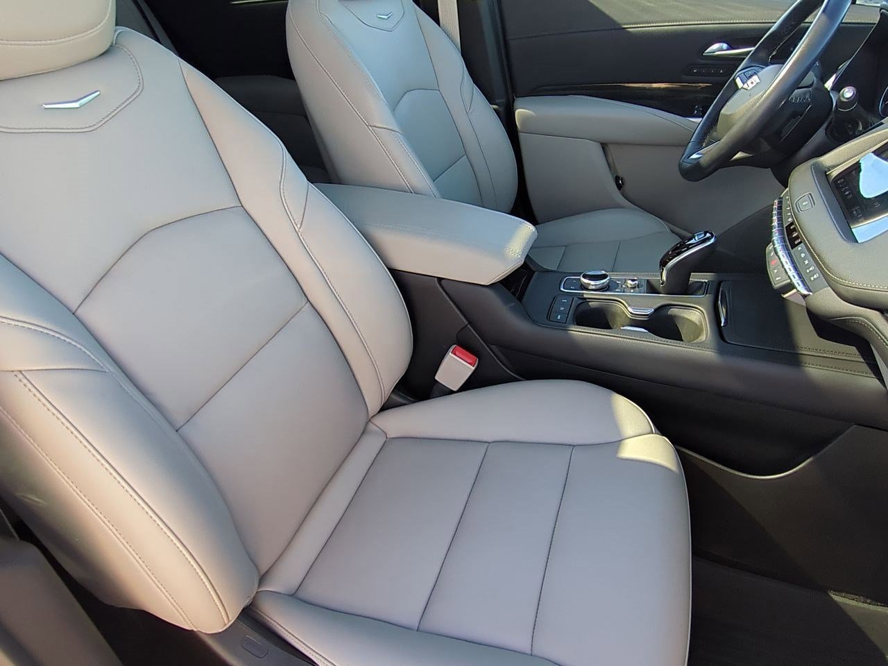 Thumbnail: 2023 Cadillac XT4 - 22