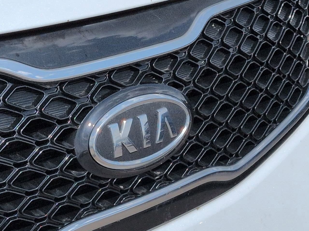 Thumbnail: 2013 Kia Sorento - 11