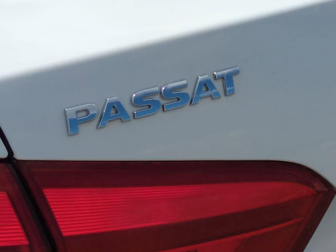 Thumbnail: 2012 Volkswagen Passat - 11