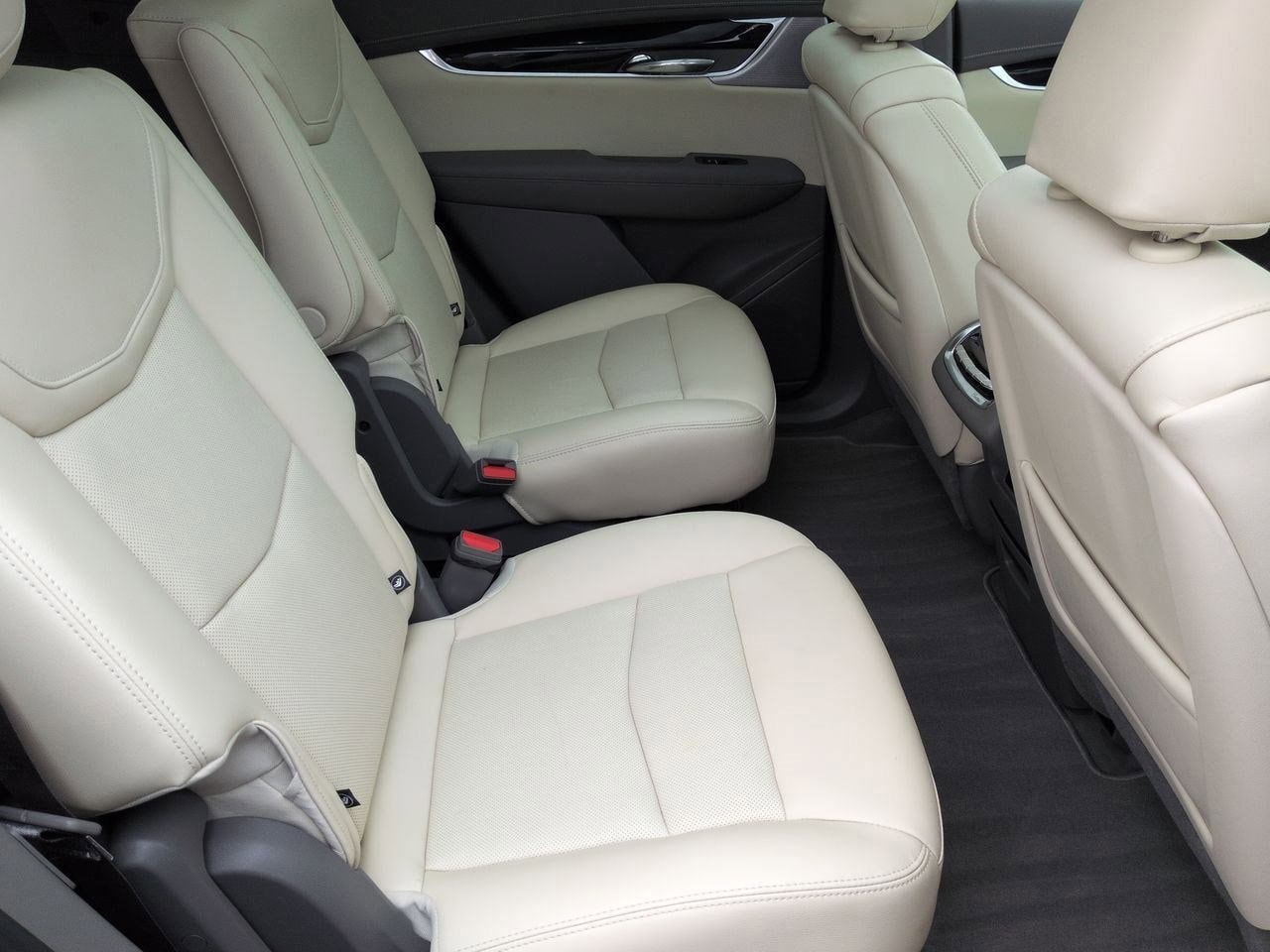 Thumbnail: 2024 Cadillac XT6 - 21