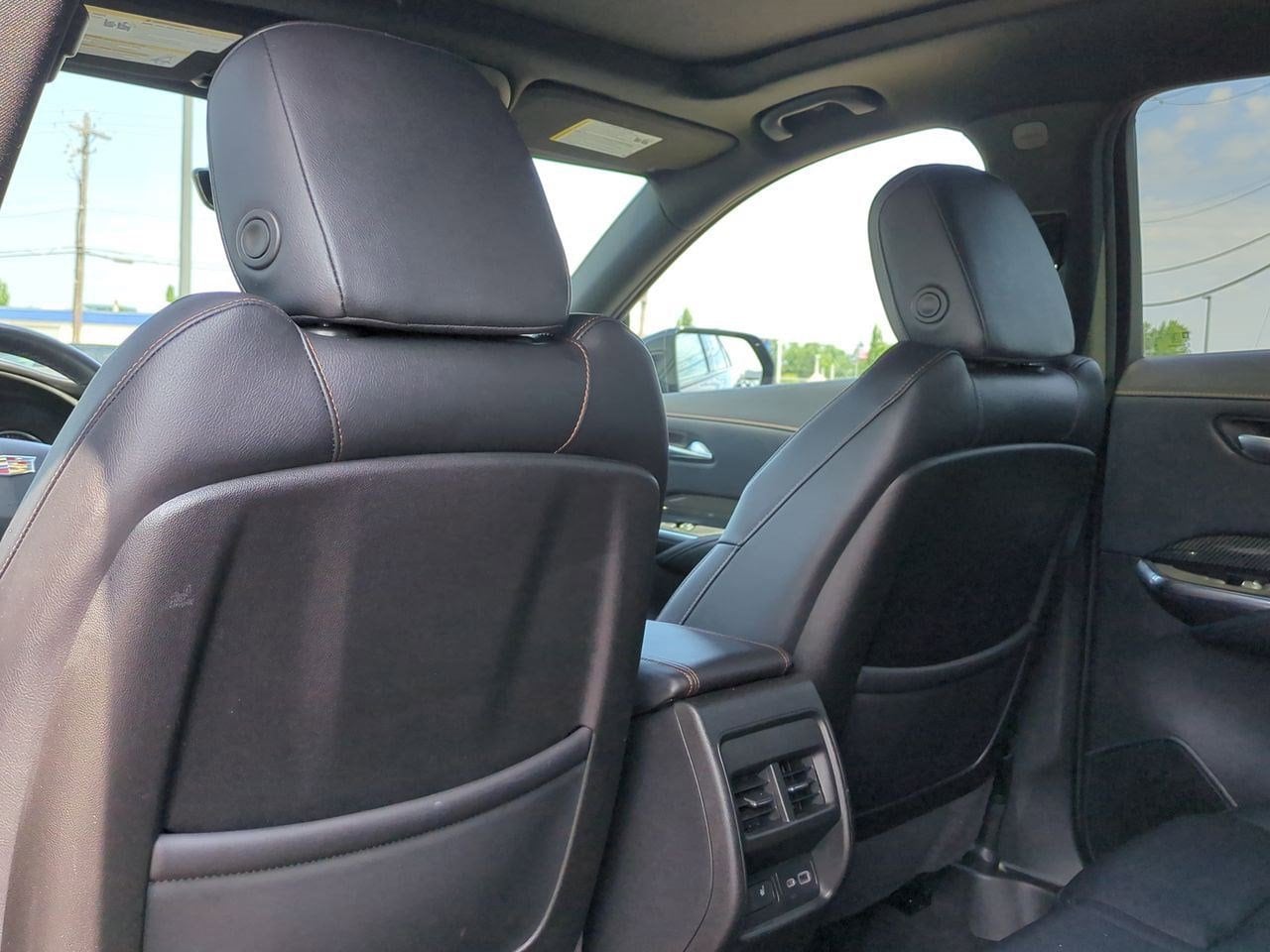 Thumbnail: 2022 Cadillac XT4 - 16