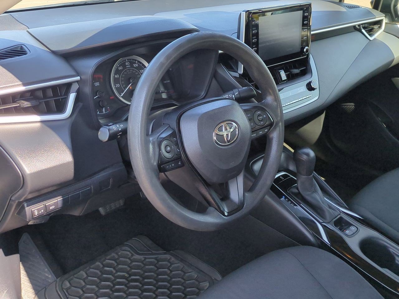 2020 Toyota Corolla LE photo 2