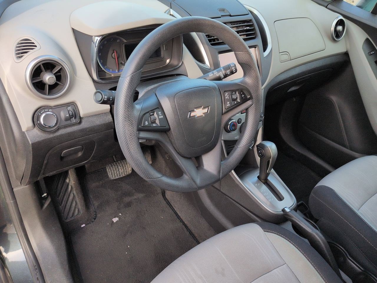 2016 Chevrolet Trax LT photo 2