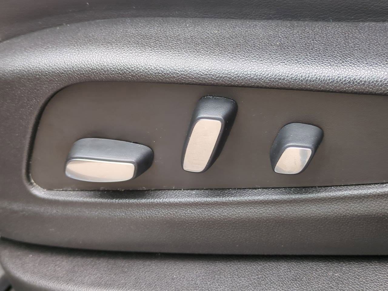 Thumbnail: 2023 Cadillac XT5 - 16