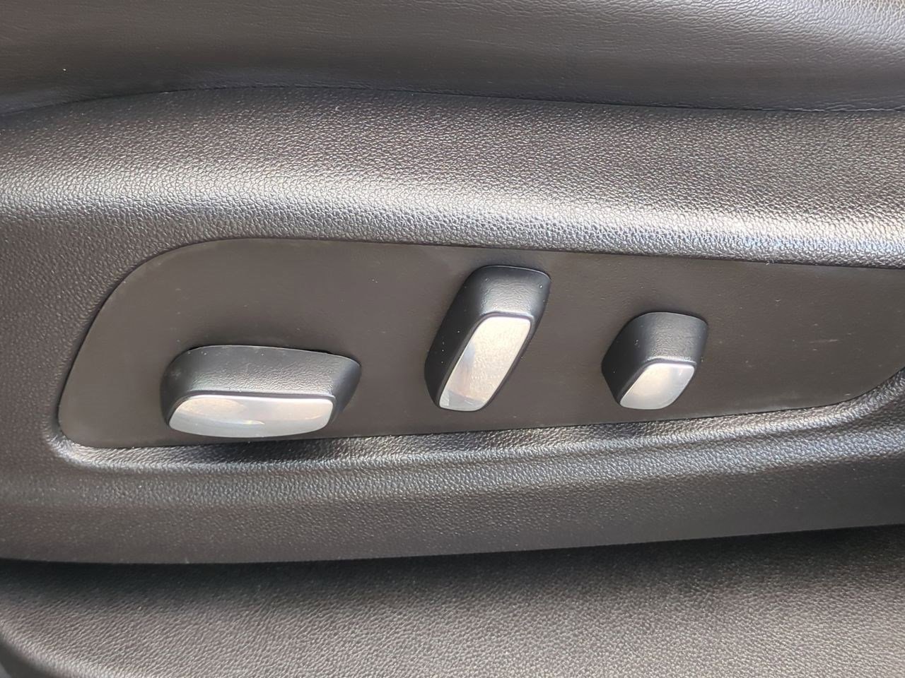 Thumbnail: 2024 Cadillac XT6 - 16