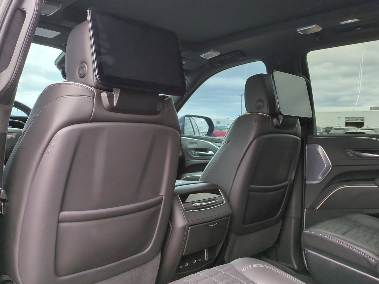 Thumbnail: 2023 Cadillac Escalade - 18