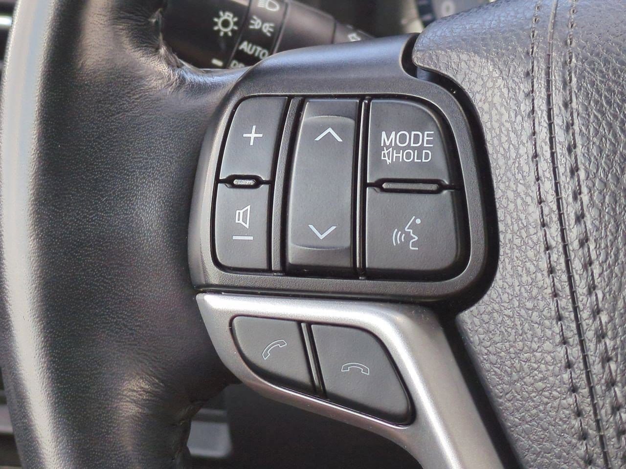 Thumbnail: 2020 Toyota Sienna - 24