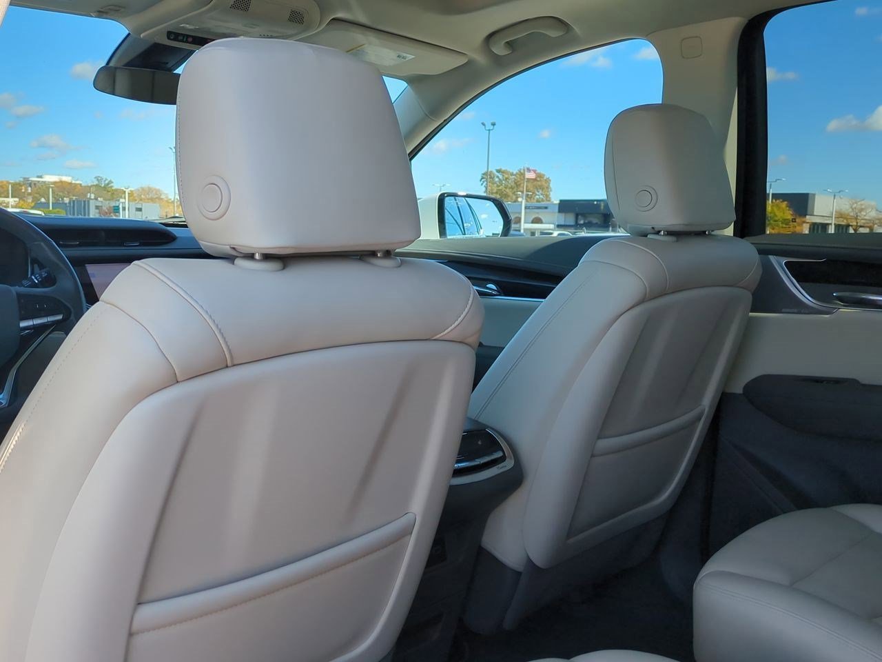Thumbnail: 2024 Cadillac XT6 - 17