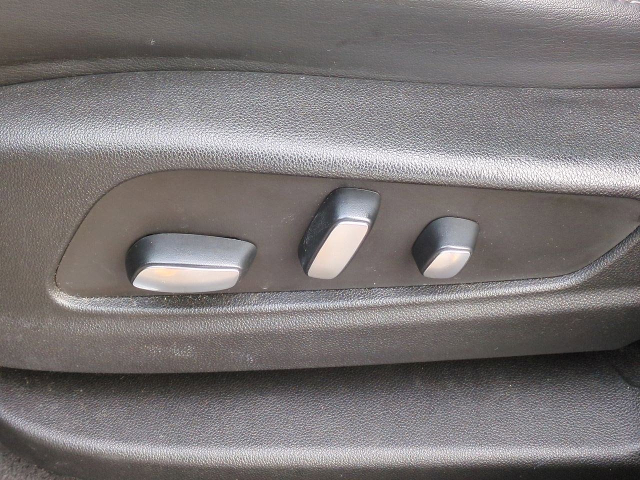 Thumbnail: 2023 Cadillac XT5 - 17