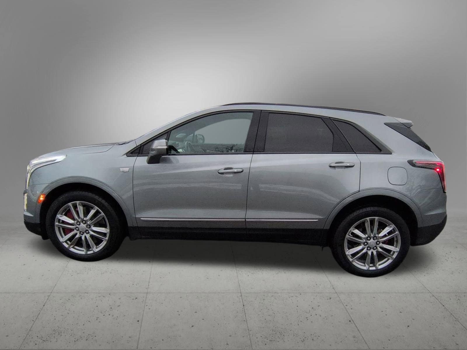 Thumbnail: 2023 Cadillac XT5 - 3