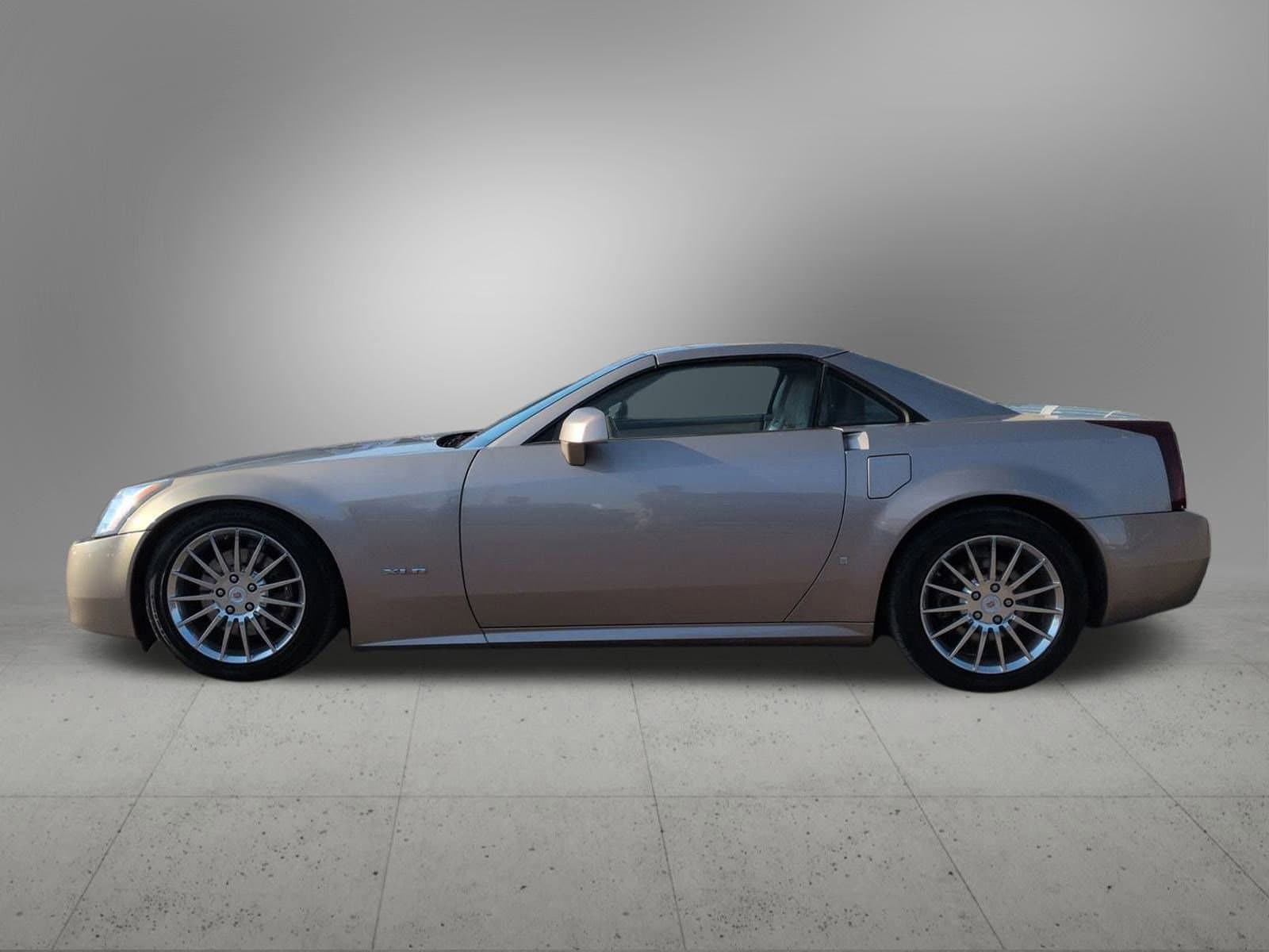 Thumbnail: 2008 Cadillac XLR - 3