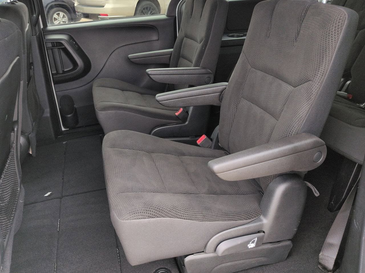 Thumbnail: 2019 Dodge Grand Caravan - 18