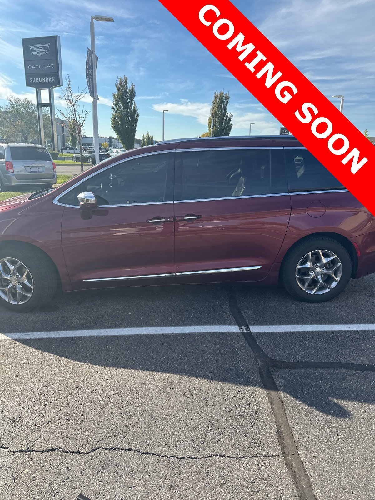Thumbnail: 2017 Chrysler Pacifica - 4