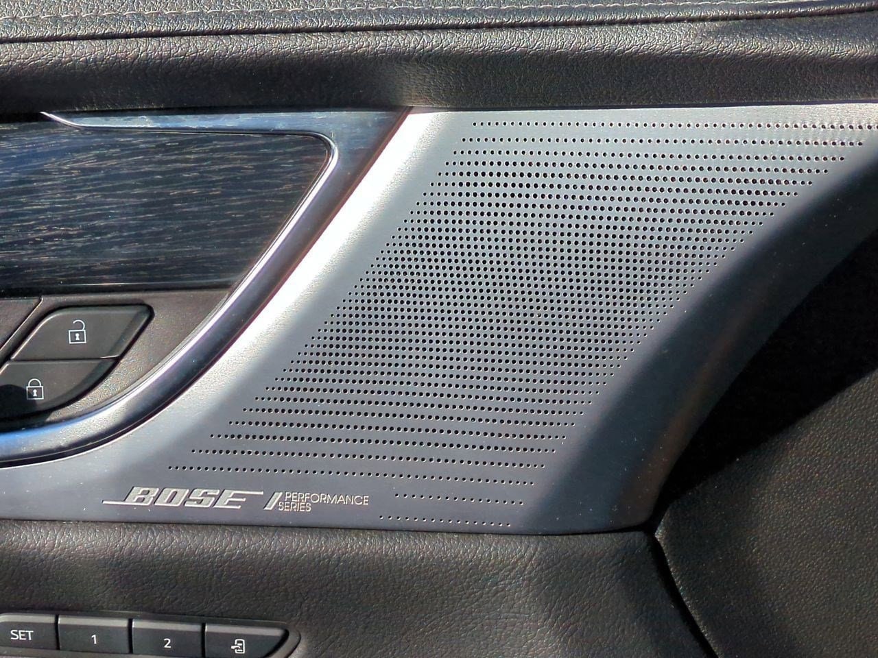 Thumbnail: 2023 Cadillac XT5 - 32