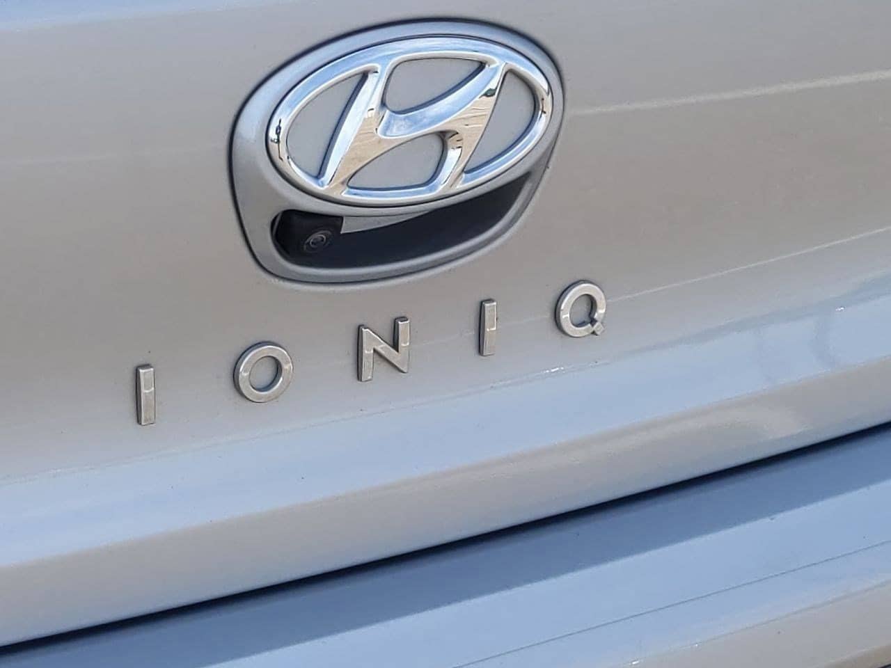Thumbnail: 2020 Hyundai Ioniq - 12