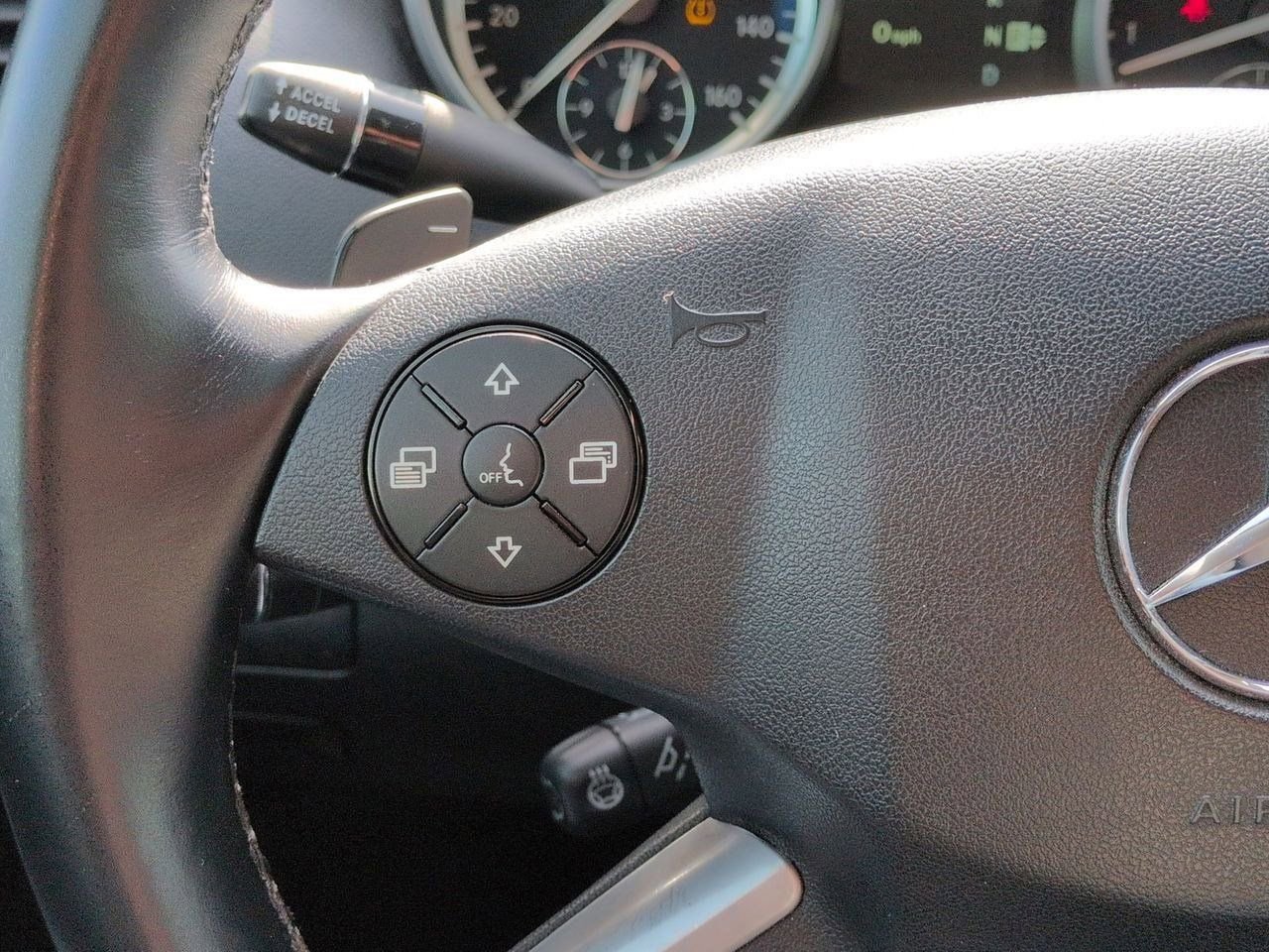 Thumbnail: 2011 Mercedes-Benz GL-Class - 26