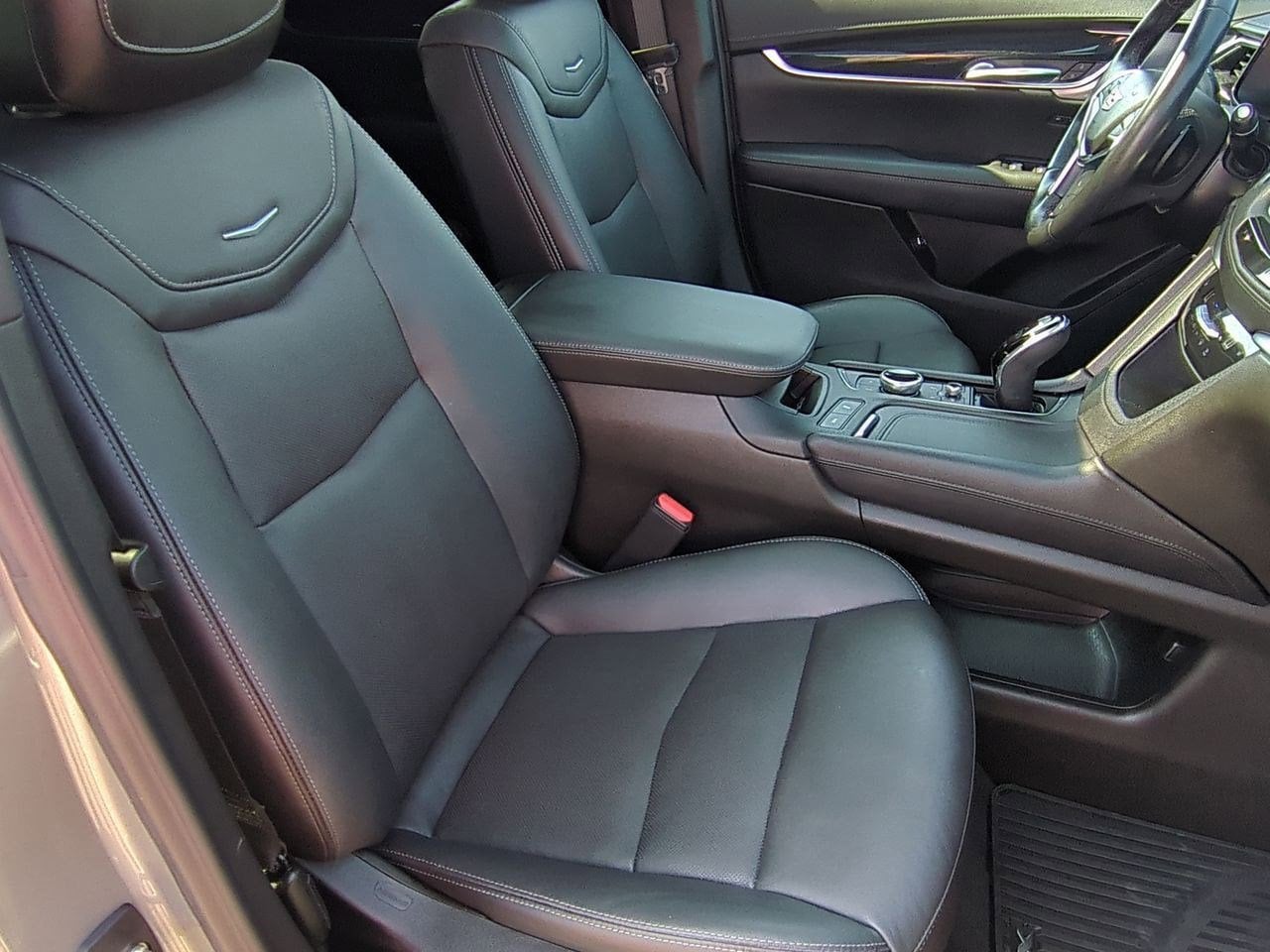 Thumbnail: 2023 Cadillac XT5 - 22