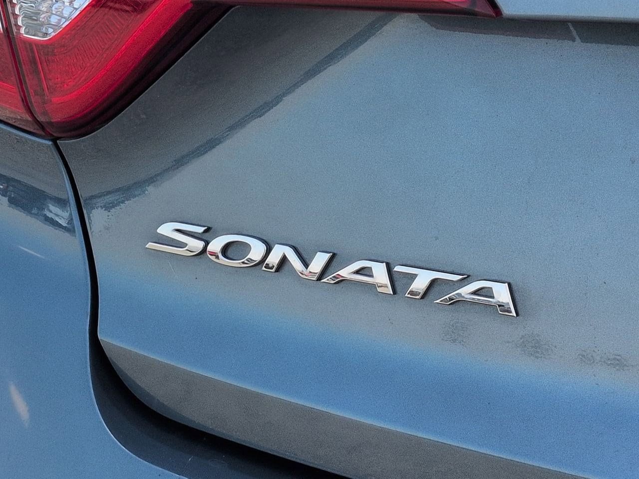 Thumbnail: 2015 Hyundai Sonata - 12