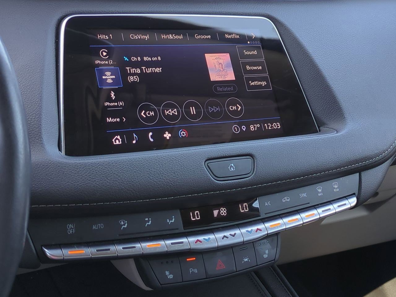 Thumbnail: 2022 Cadillac XT4 - 28