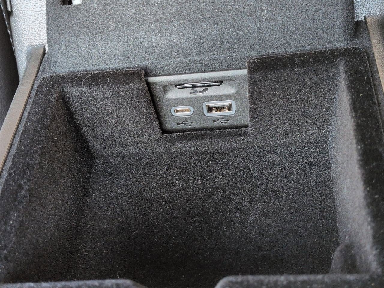 Thumbnail: 2023 Cadillac XT5 - 33