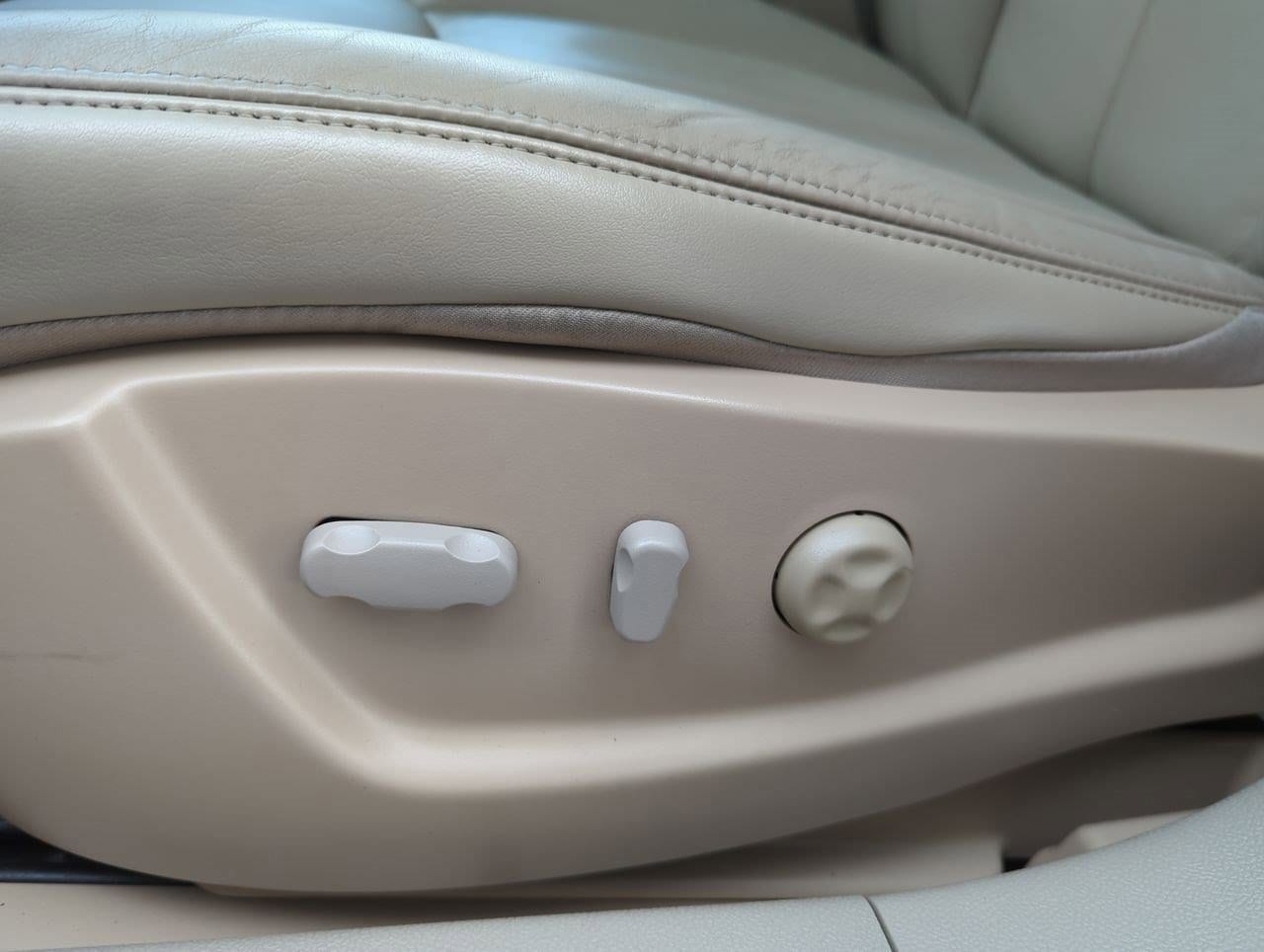 Thumbnail: 2009 Cadillac DTS - 16