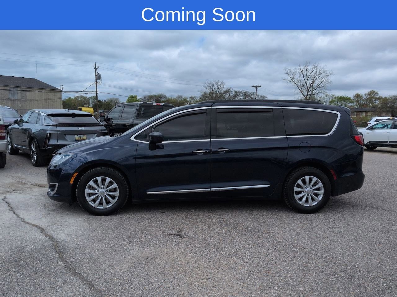 Thumbnail: 2017 Chrysler Pacifica - 3