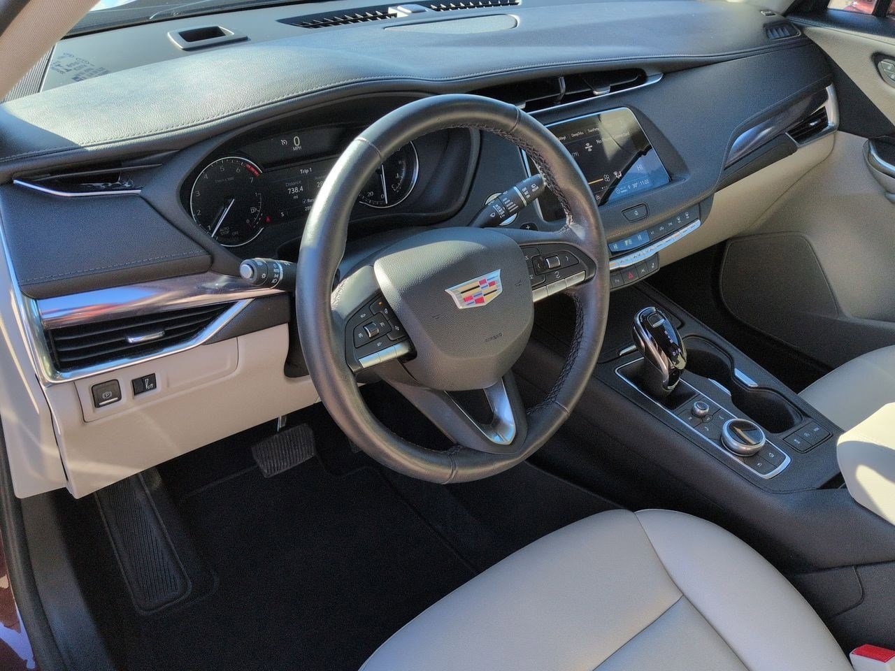 Thumbnail: 2022 Cadillac XT4 - 2