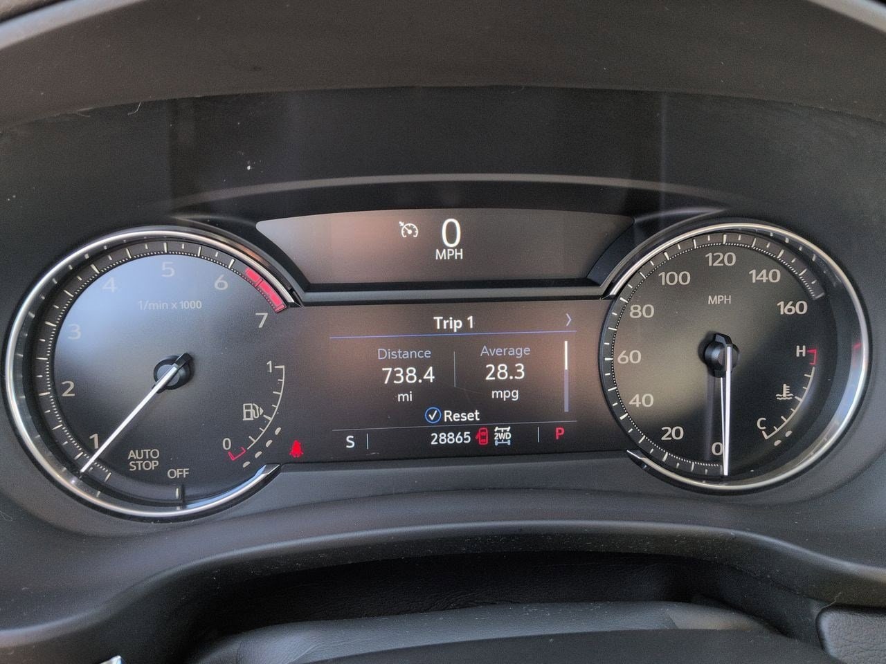 Thumbnail: 2022 Cadillac XT4 - 32