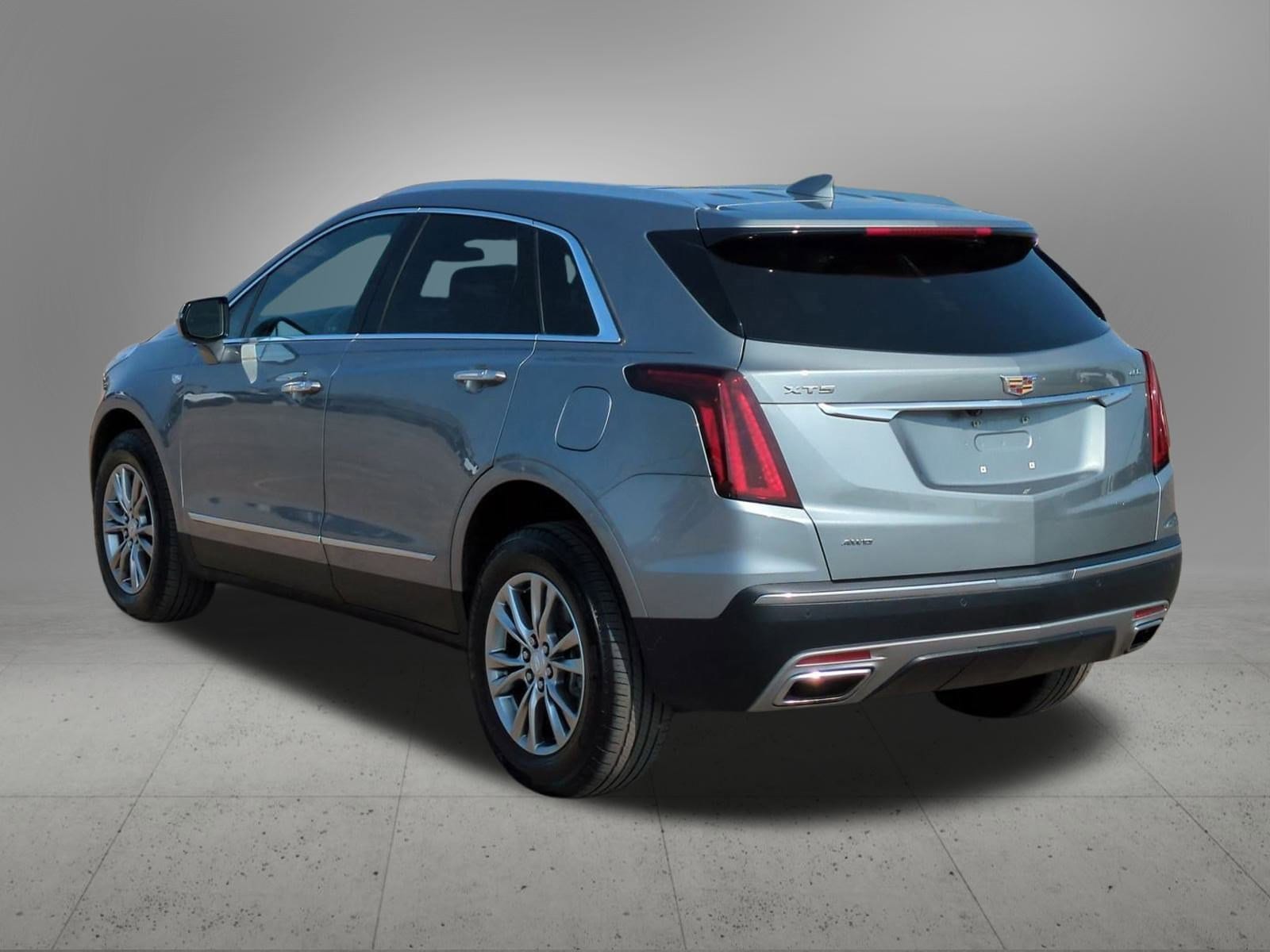 Thumbnail: 2023 Cadillac XT5 - 4