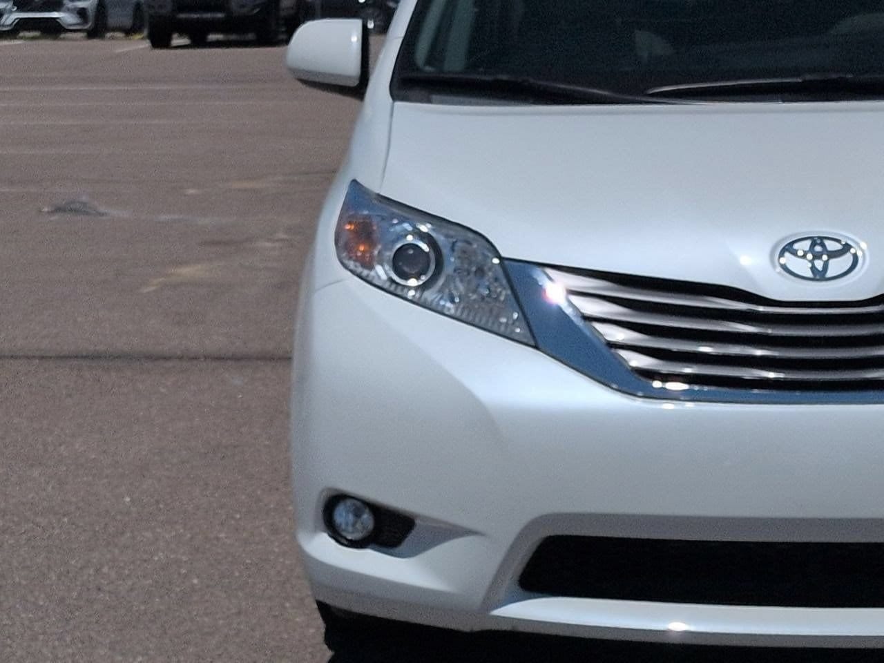 2015 Toyota Sienna XLE - Photo 10