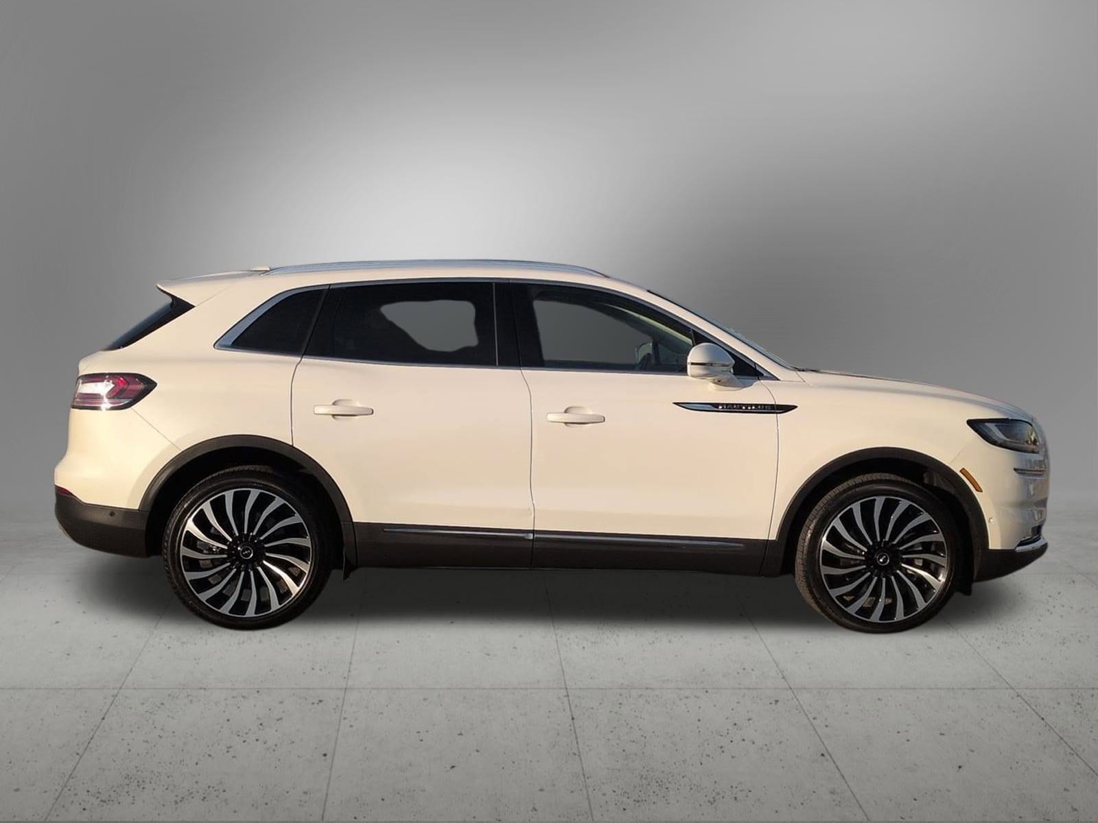 Thumbnail: 2023 Lincoln Nautilus - 7